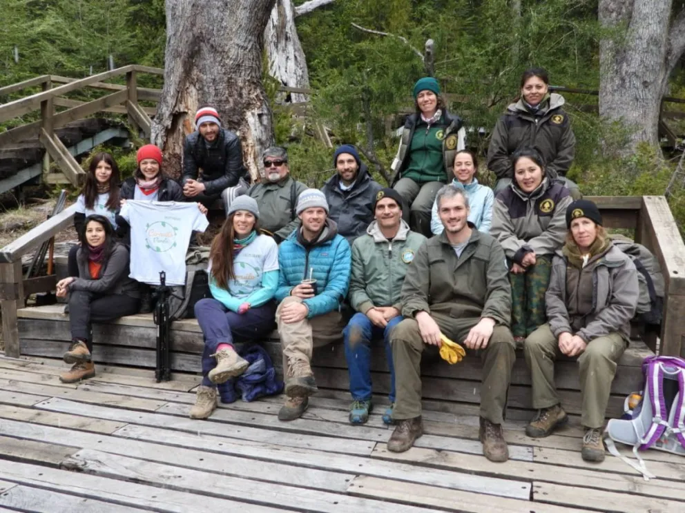 Buscan controlar especie exótica invasora en Cascada los Alerces