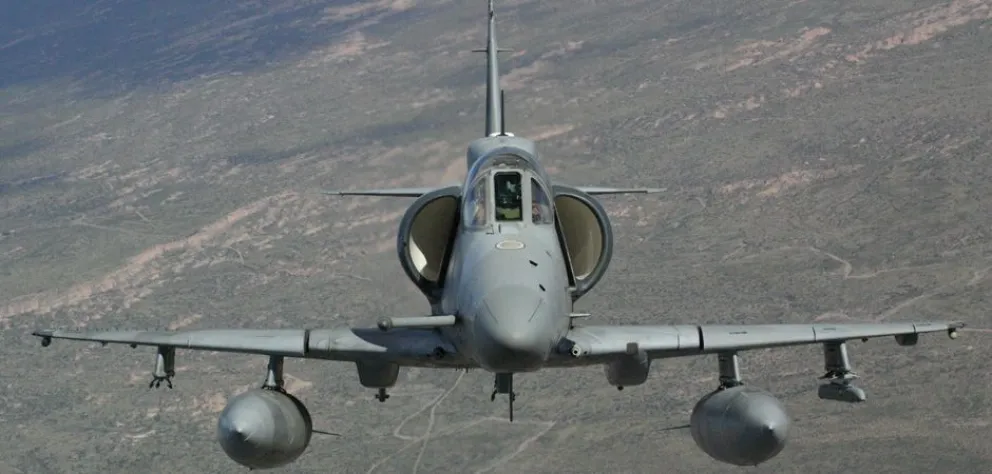 Dos aviones de guerra de la Fuerza Aérea sobrevolaron Bariloche