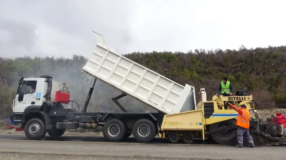 Comenzaron los trabajos de bacheo entre Bariloche y El Bolsón
