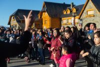 A puro color, Bariloche celebró el Día Internacional de las Lenguas de Señas