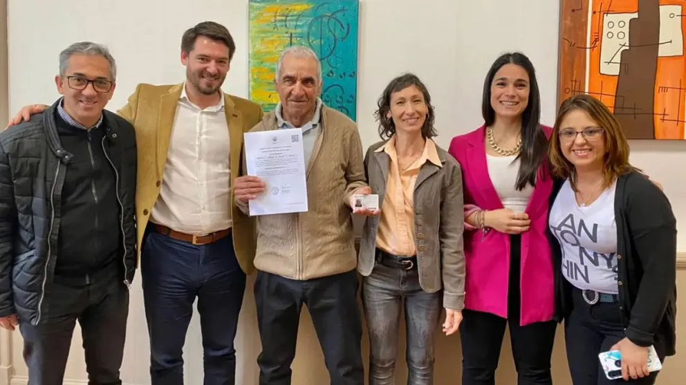 Nunca lo habían anotado y a los 71 años obtuvo su primer DNI