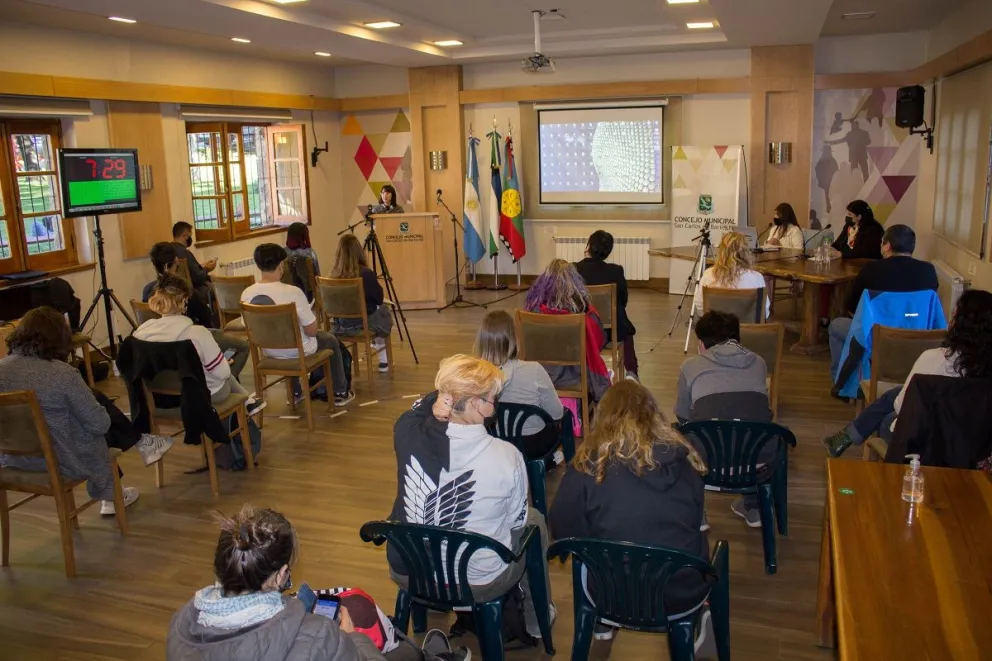 Convocan a Audiencia Pública Juvenil