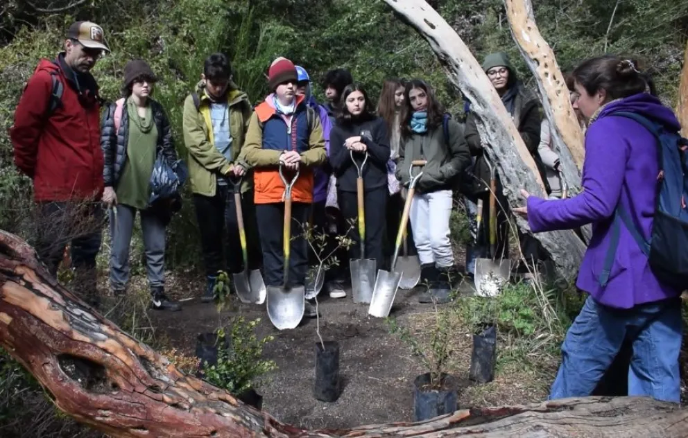 Se realizó una jornada de restauración de ambiente costero por la conservación del huillín 