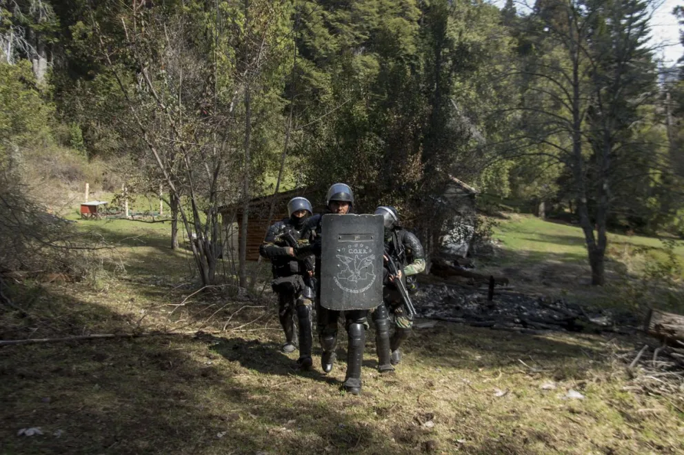 Tras una tarde de tensión, se agudiza el conflicto en Villa Mascardi