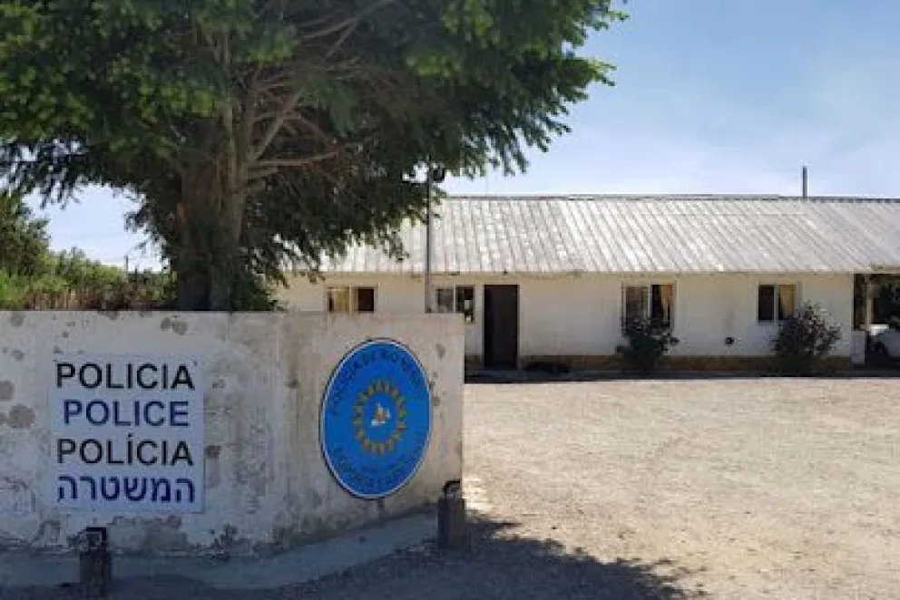 Tres personas entraron a una casa de los kilómetros y maniataron a una familia