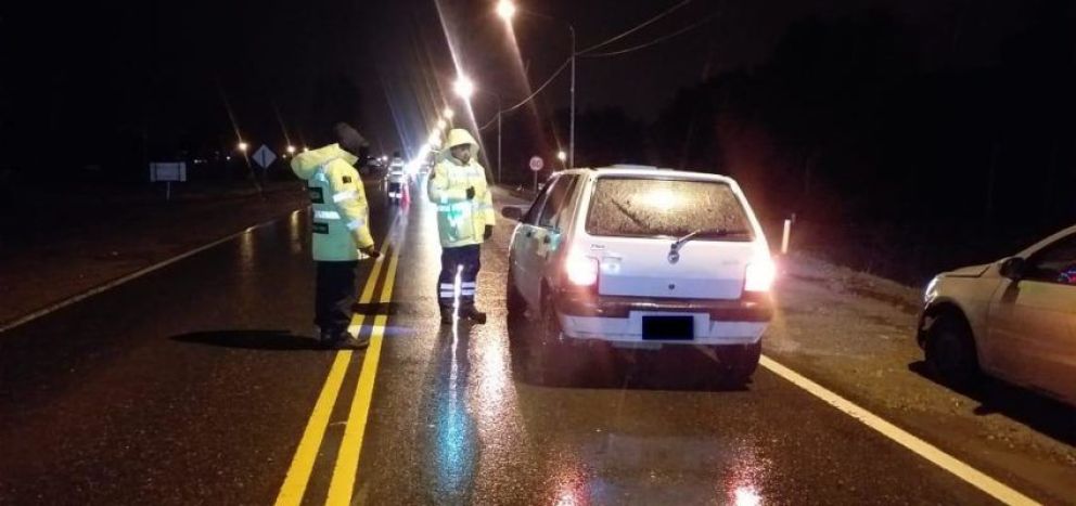 Tras un control de alcoholemia, agredió de un golpe de puño a personal policial