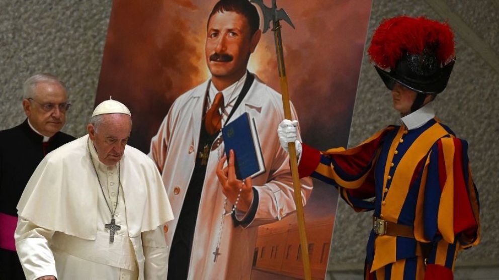 Francisco proclamó santo a Artémides Zatti
