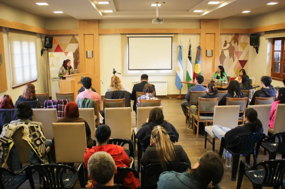  Convocatoria a la audiencia pública juvenil sobre "Empleo Joven"