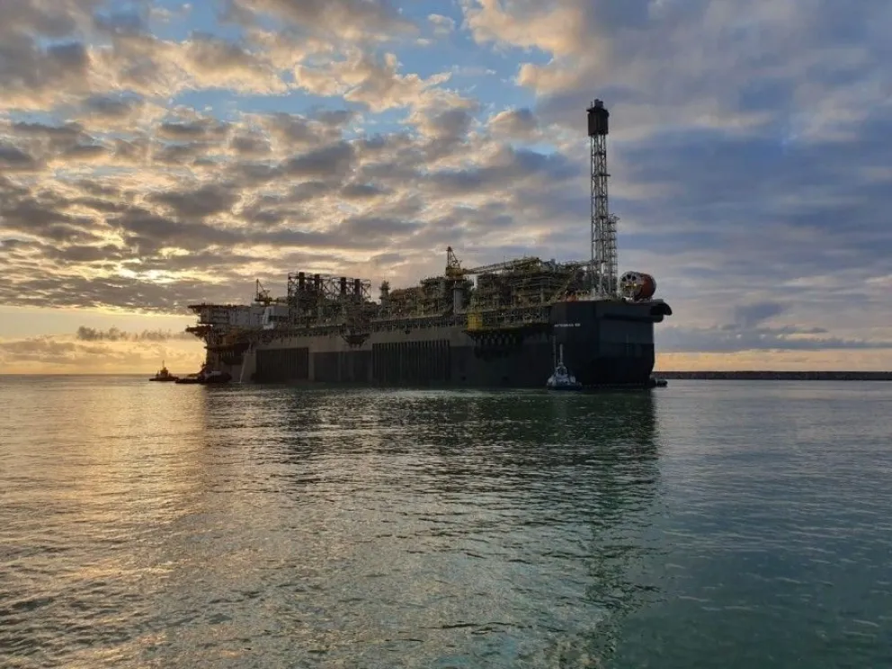 Brasil produce petróleo en su nueva plataforma