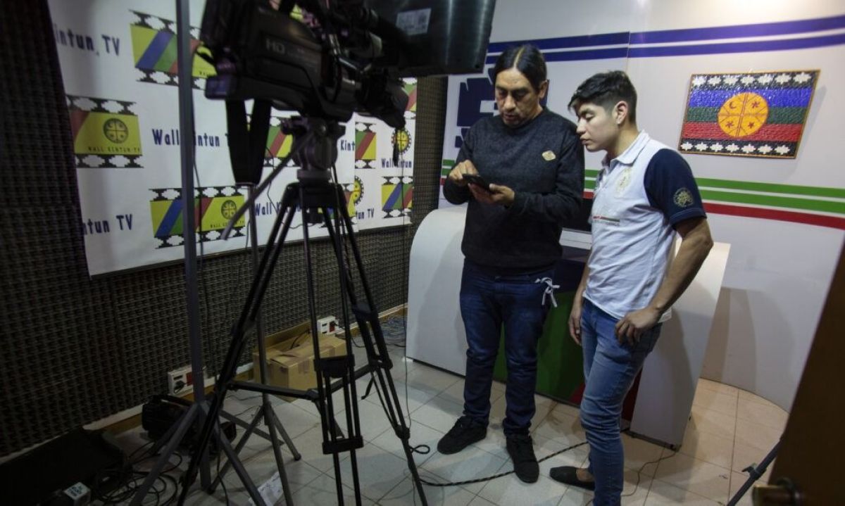 Allanaron la casa de un reconocido periodista mapuche de Bariloche