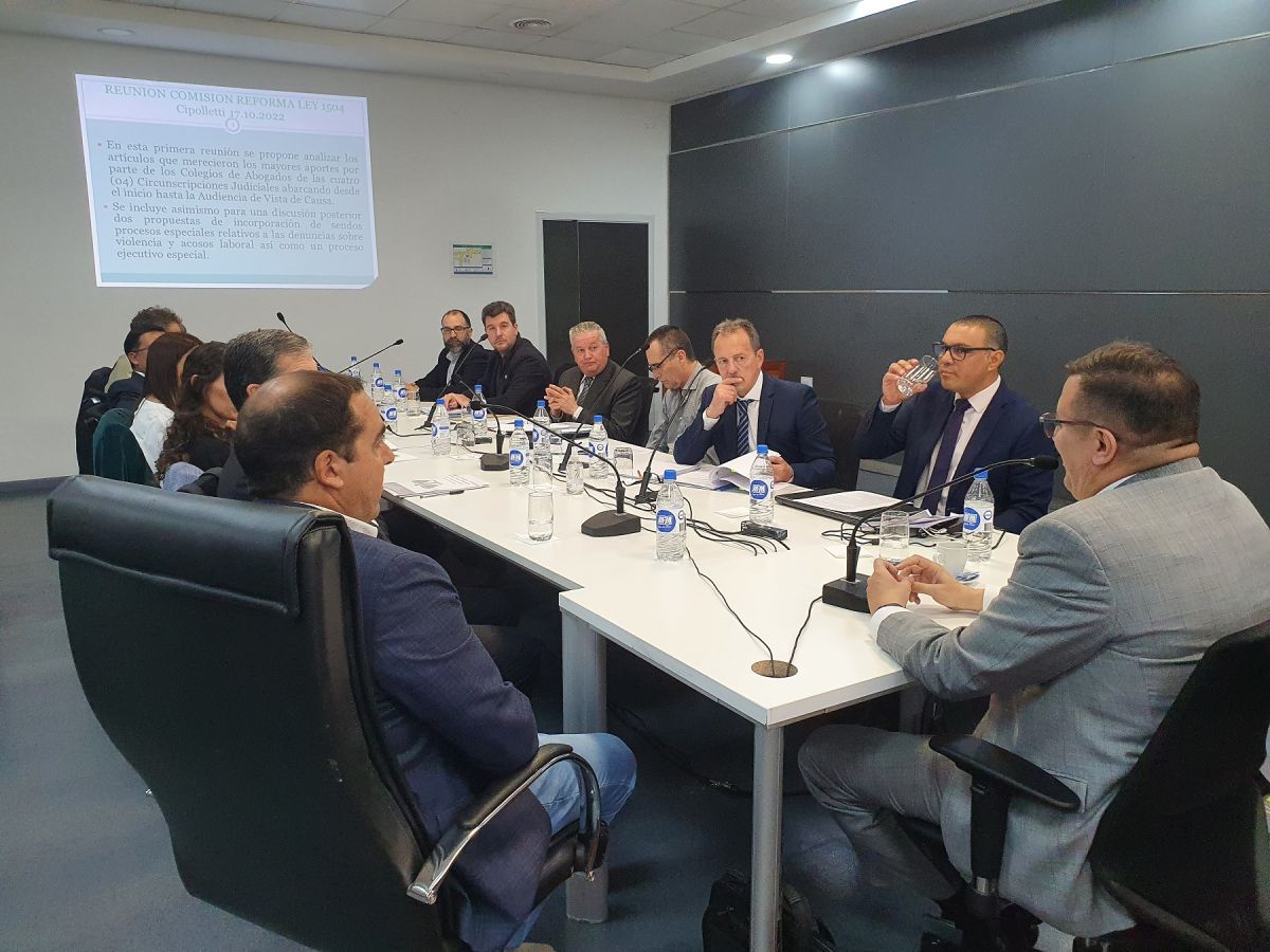 Buscan incorporar un procedimiento para juzgar el acoso y la violencia laboral
