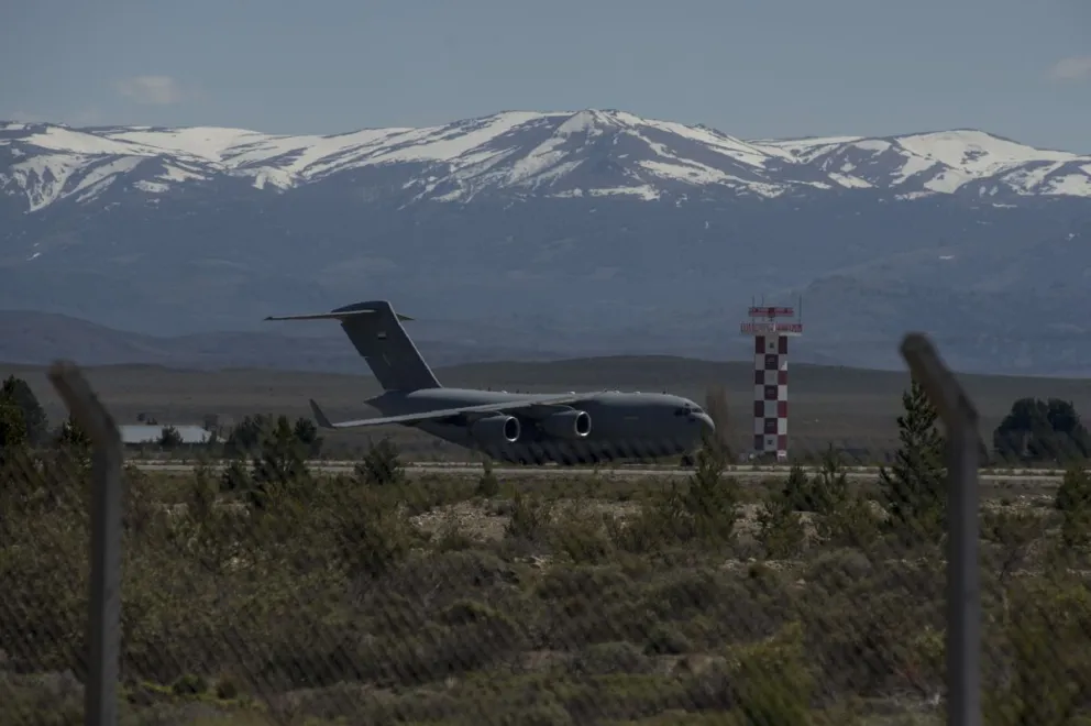 Un avión militar extranjero aterrizó en Bariloche