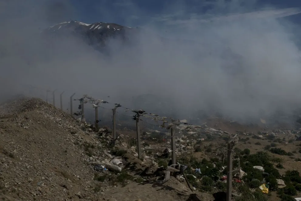 Otra vez, los vecinos bajo el humo del vertedero