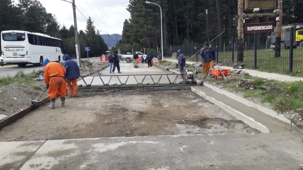 Comenzaron con la pavimentación de la colectora del km 13