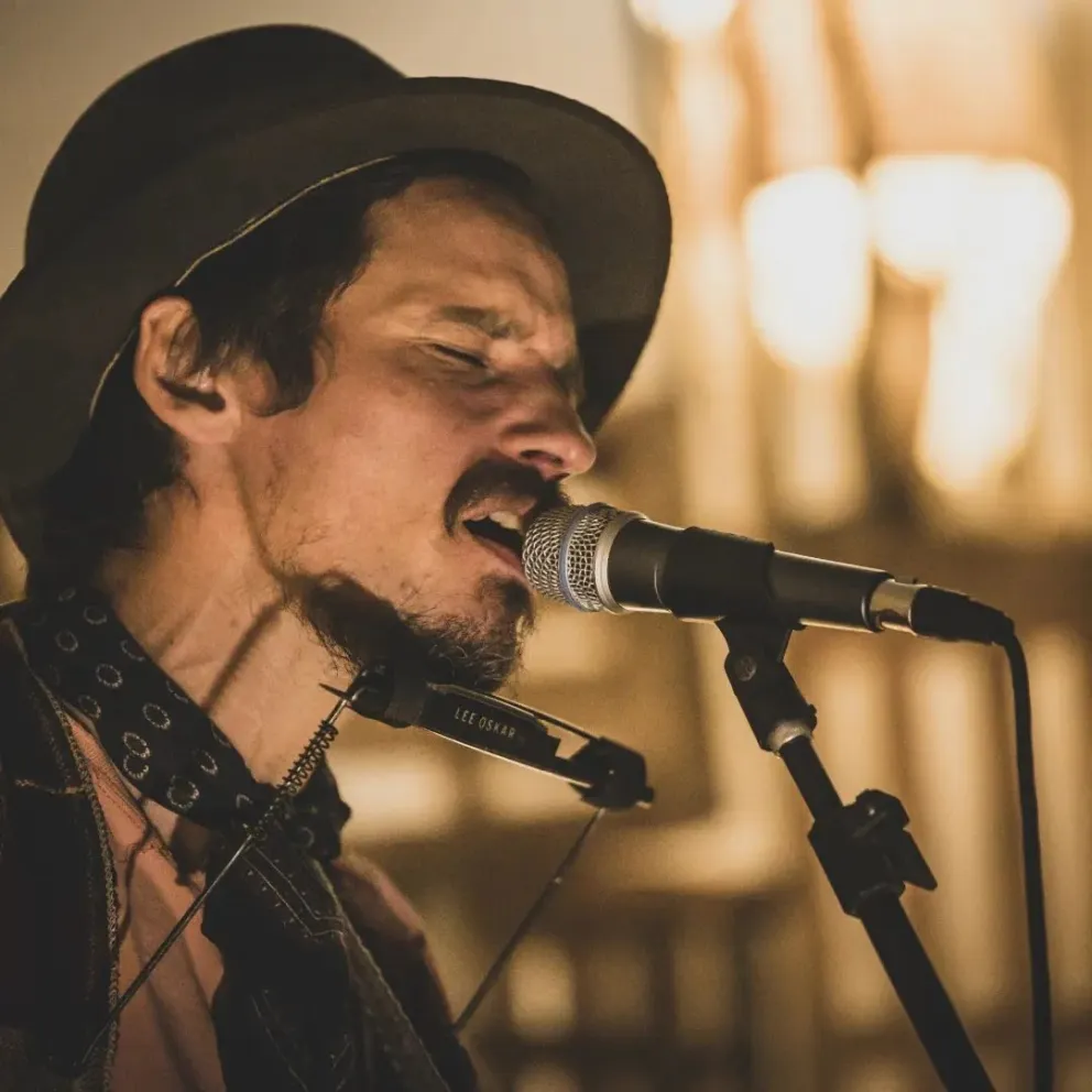 Atardecer folk y música de guitarras en Wesley Brewery