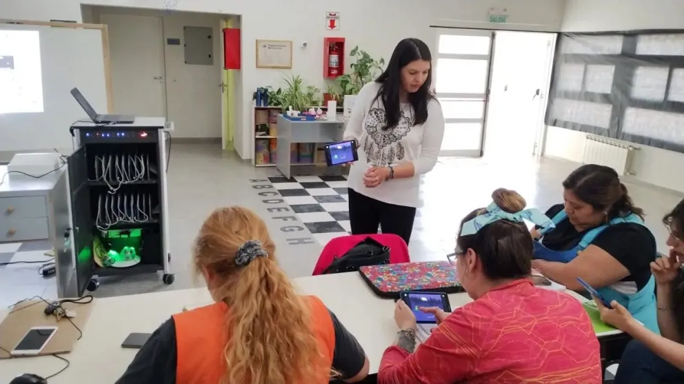 Jardines de infantes de la región reciben aulas móviles de "Conectar Igualdad"