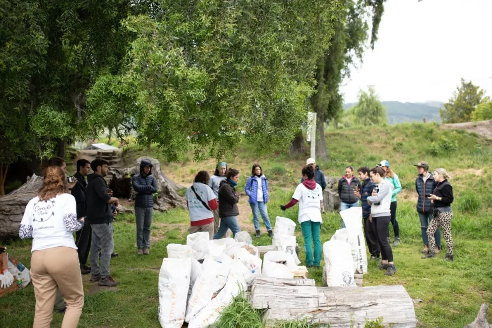 En solo una hora de limpieza, retiraron 87 kilos de basura de una playa