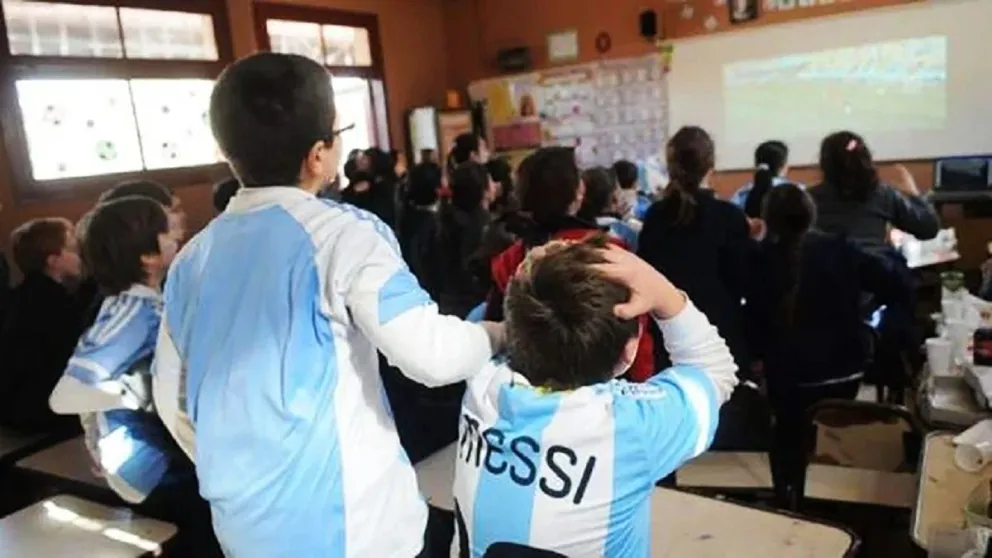 Mundial en las escuelas: trabajos especiales, ingresos más tarde y tele en el aula