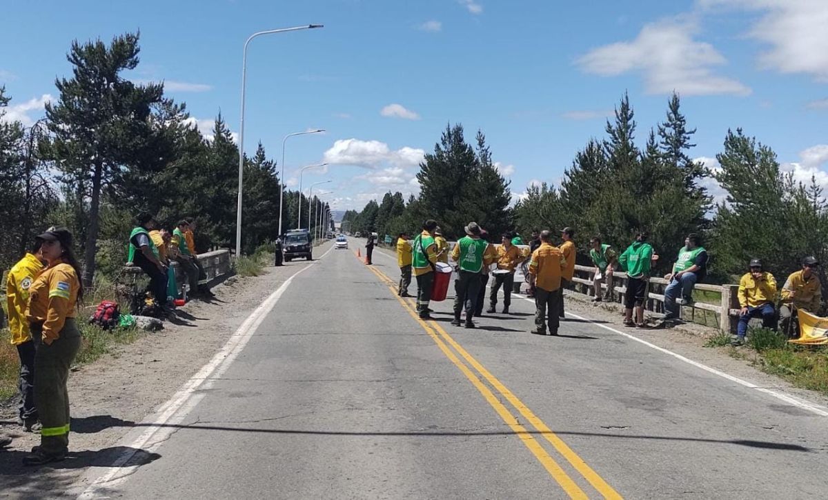 Brigadistas reclamaron el pase a planta y el pago de viáticos