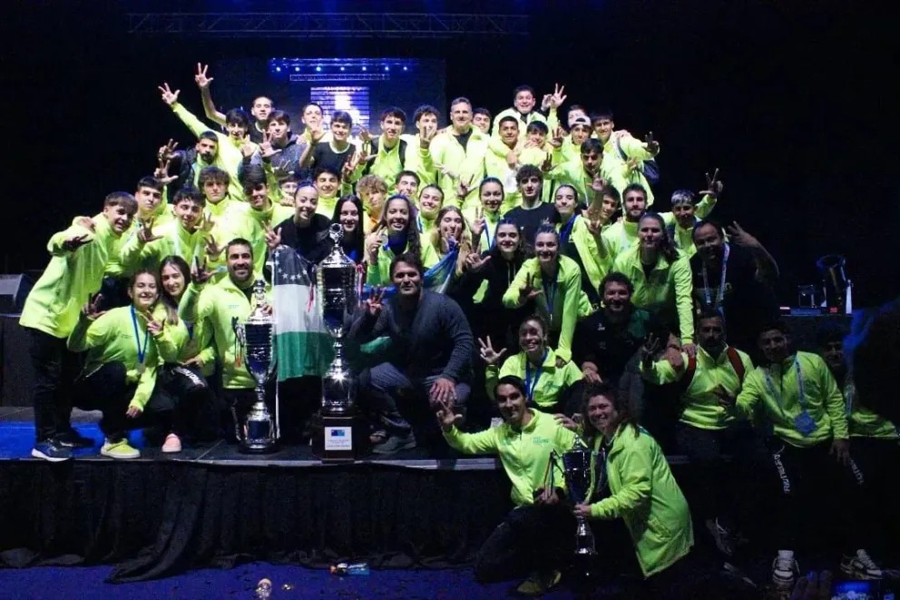 El festejo rionegrino en Chile. La provincia ganó por 14º vez los Juegos. Fotos: gentileza.