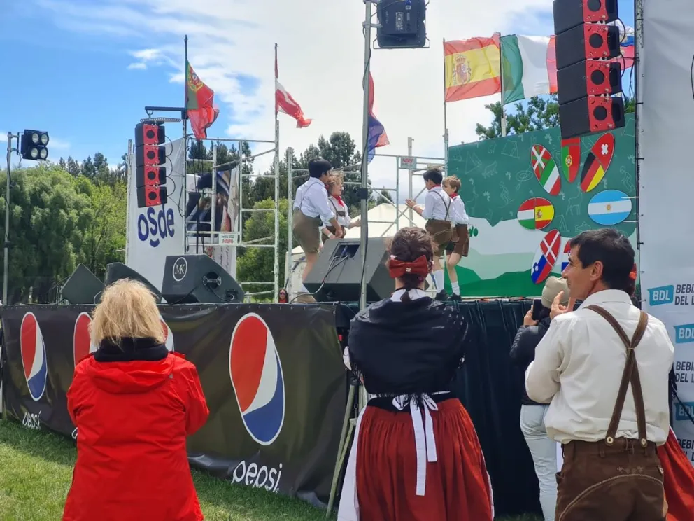 El último fin de semana de la Fiesta de las Colectividades es un éxito