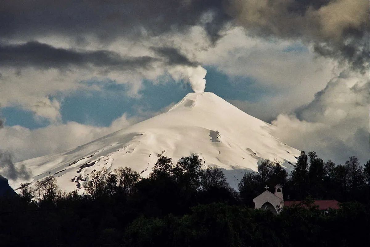 El volcán Villarrica cambió a alerta amarilla