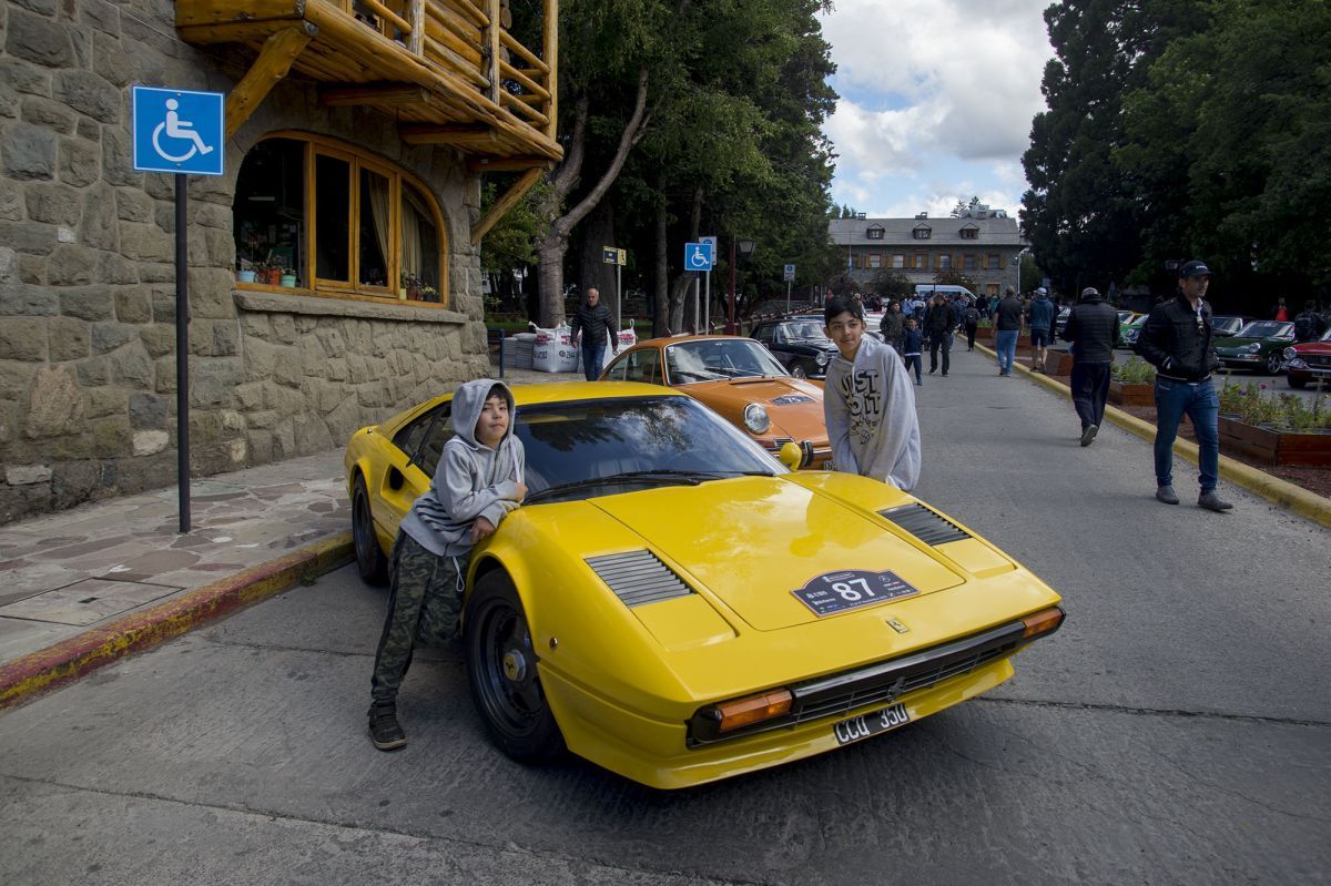 Las imágenes de los autos clásicos que participan del Mil Millas Sport