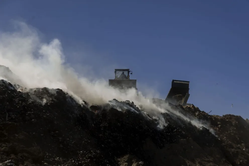 Otro incendio en el vertedero cubrió de humo el sur de la ciudad