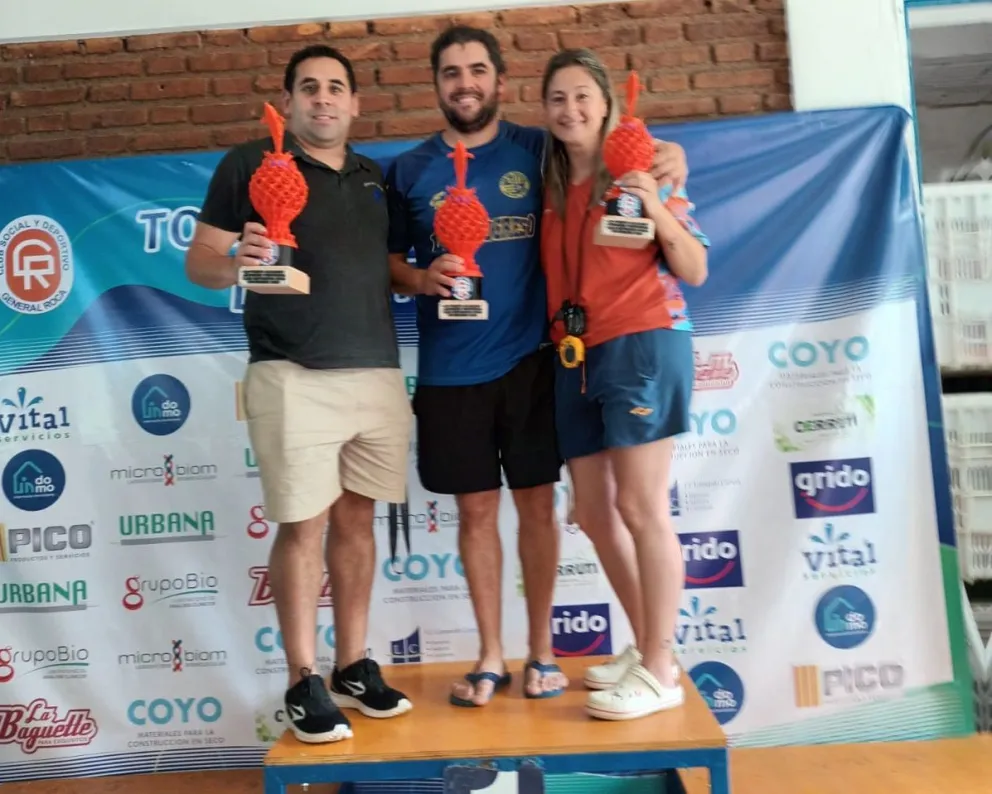 Piletas y Pehuenes cerraron el 2022 nadando en Roca