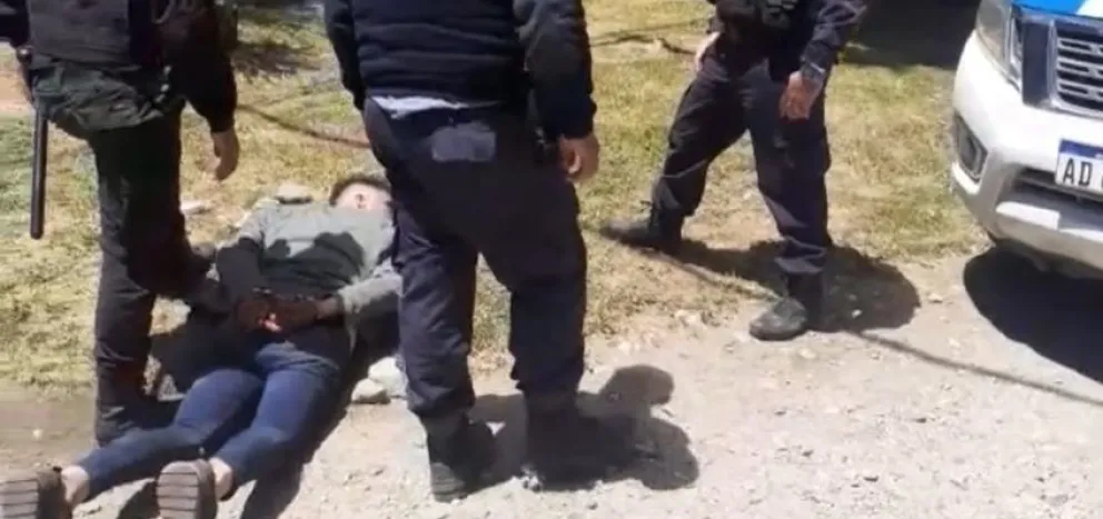 Así atrapaban a un hombre que dañó varios vehículos en la zona del barrio Belgrano