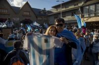 Fotos: Argentina pasó a cuartos y Bariloche fue una fiesta