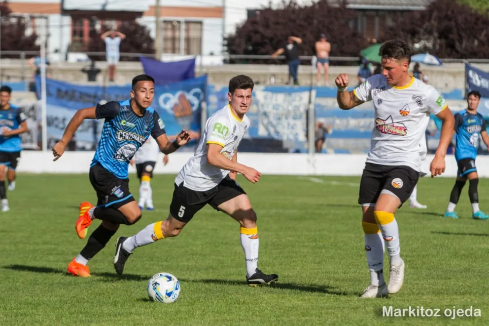 El "Cruzado" fue goleado en Centenario y quedó eliminado