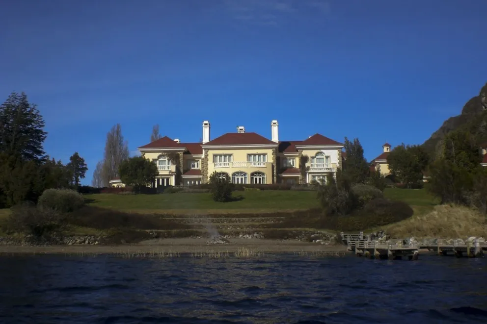 Carreras sobre lago Escondido: “los vecinos no quieren el camino”