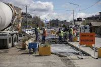Tránsito afectado en Bustillo por el corrimiento de líneas eléctricas