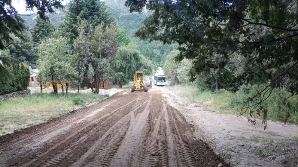 Continúan las mejoras en las calles de Villa Los Coihues 