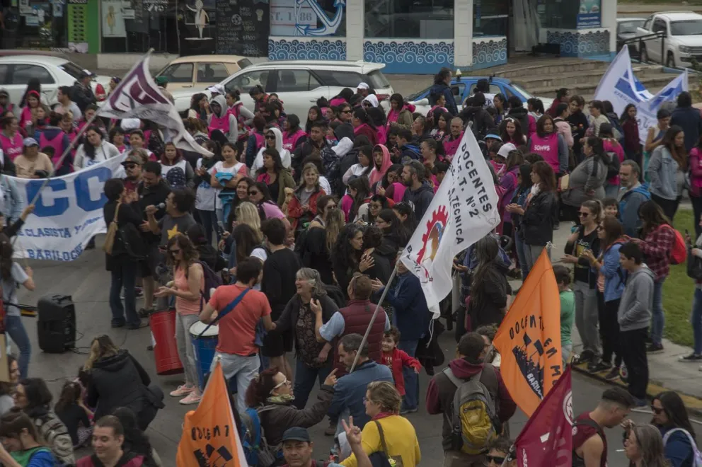 Gremios estatales reclaman el urgente llamado a paritarias