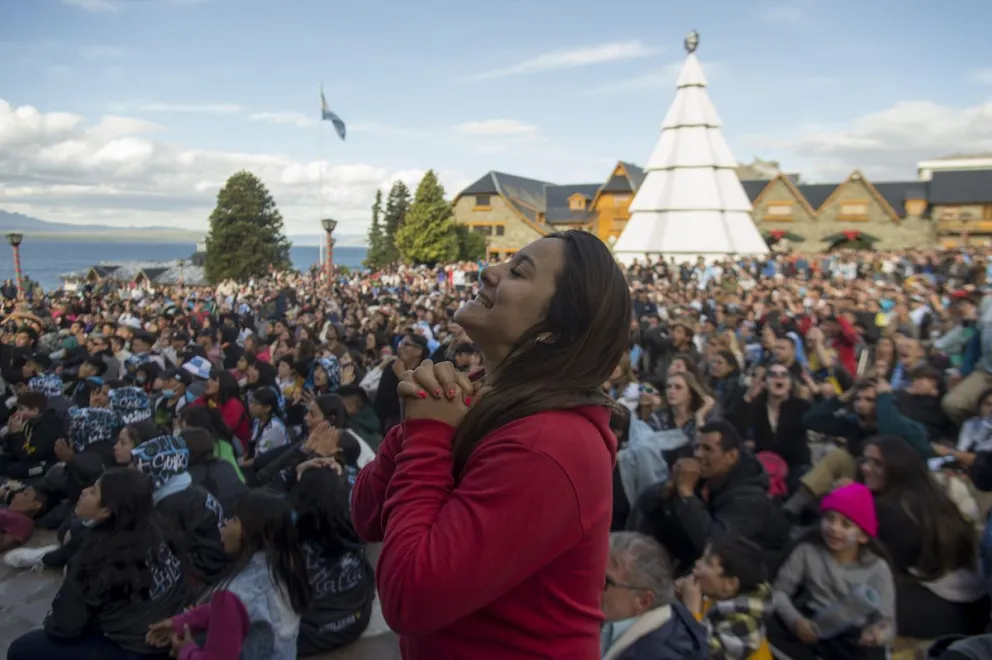 ¡Vamos Argentina!: tras un largo partido, los barilochenses salieron en caravana a las calles