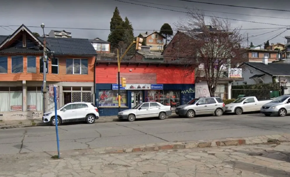 Confuso episodio: un hombre terminó lastimado tras romper los vidrios de su casa