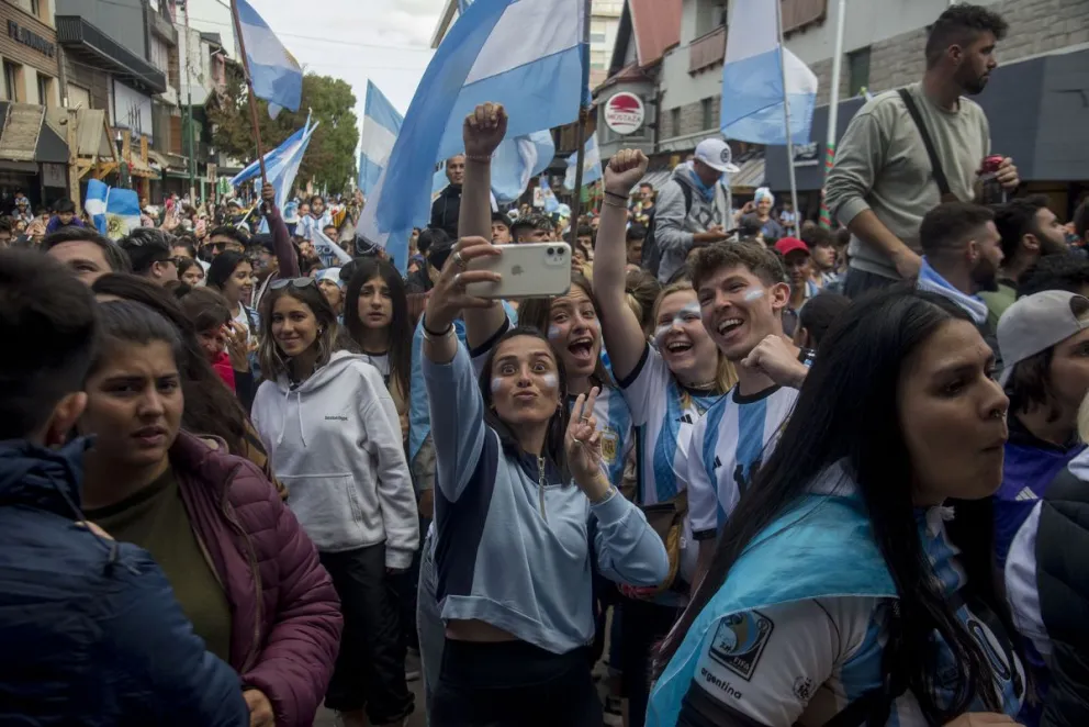 ¡Emoción total! Argentina pasó a la final y Bariloche es una fiesta