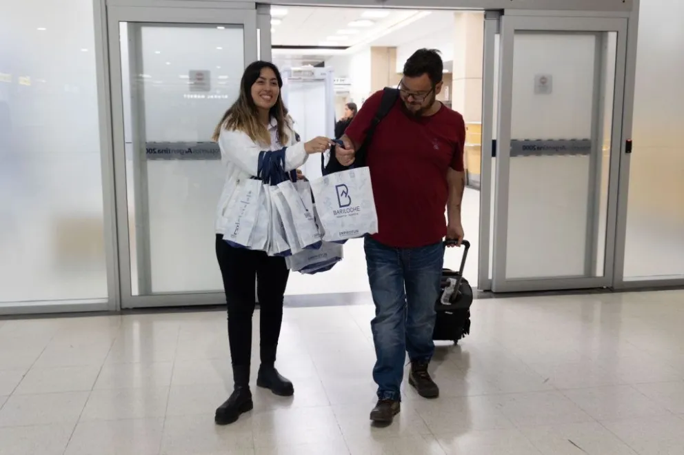 "Repleto" llegó el primer vuelo directo de Santiago de Chile