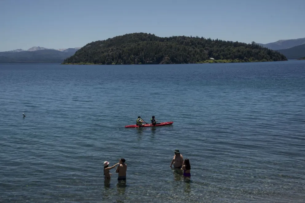 Una nadadora que se dirigía hacia la Isla Huemul tuvo que ser rescatada