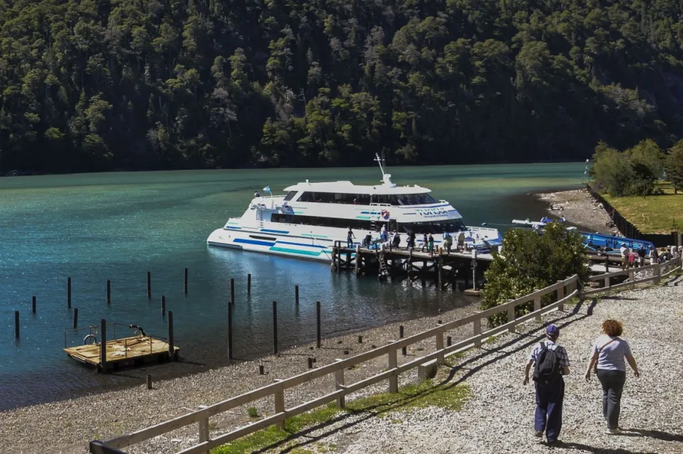 Los lugares barilochenses que podés conocer sólo a través de la navegación