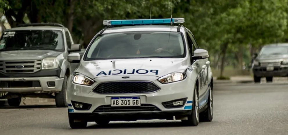 Tres personas fueron detenidas luego de robar en un local céntrico 