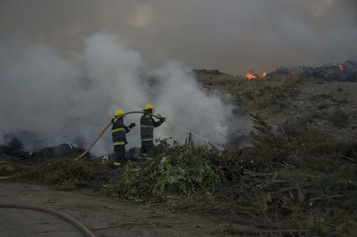 Lograron contener el incendio en El Hoyo