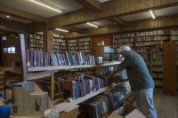 Más de 20 mil libros en peligro por una inundación en la biblioteca Sarmiento