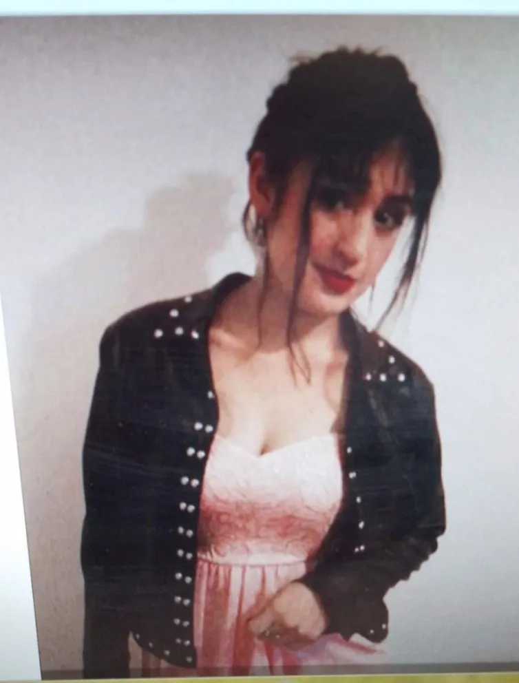 Buscan a una adolescente que fue vista ayer por última vez