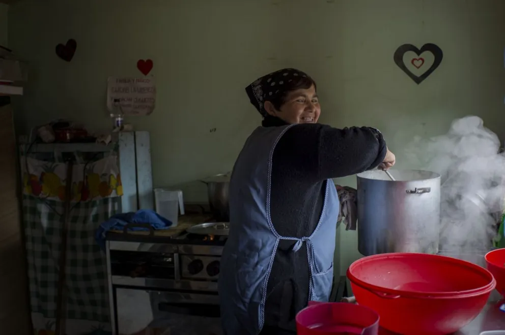 Merenderos y comedores comunitarios: un fenómeno social y político de la Argentina