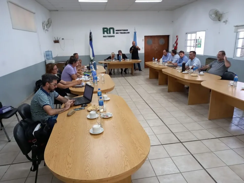 Cuarto intermedio para paritarias docentes y estatales