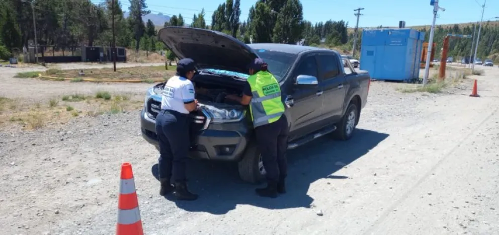 Circulaba con una camioneta con irregularidades en patente y documentación