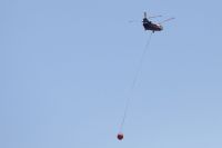 El Boeing “Chinook” volvió a la Patagonia para apoyar el combate de incendios